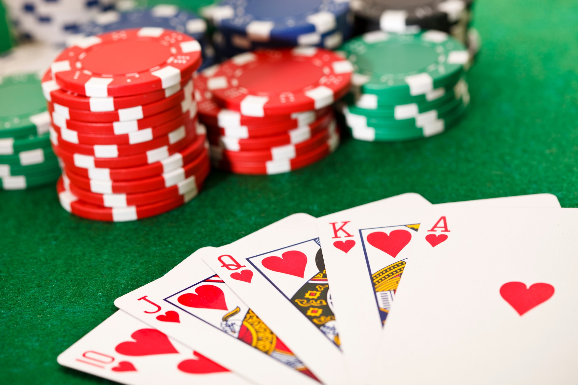 Perbedaan Utama Antara Blackjack Online dan Offline